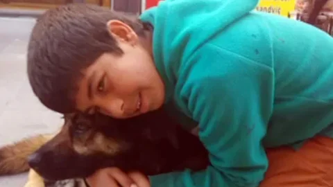 Suriyeli Çocuğun Hayvan Sevgisi Görüntülendi