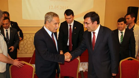 Bülent Arınç Diyarbakır'da STK Temsilcileriyle Bir Araya Geldi