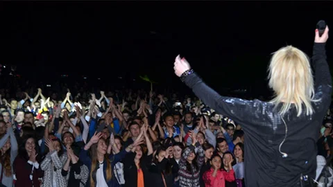 Ömür Gedik ve Cem Özer Eğlence Dolu Anlar Yaratıyor