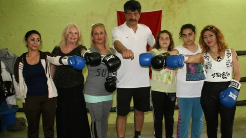 Adana'da Kadınlar Boks Öğreniyor