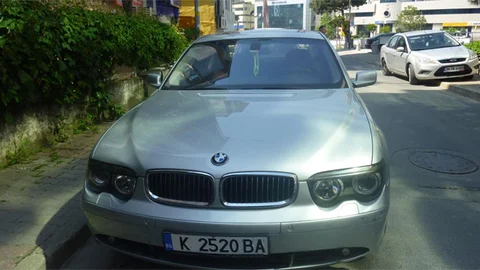 Ataşehir'de Genç Kız Aracın İçinde Mahsur Kaldı