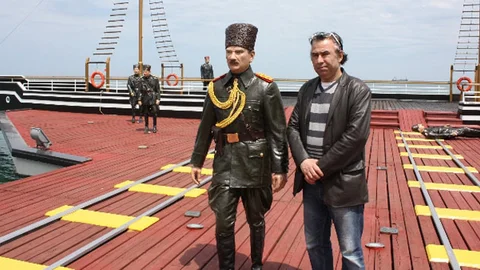 Atatürk ve Silah Arkadaşları Yeniden Yerinde!