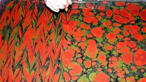 Alanya'da Ebru Sanatı Kursu Başlıyor