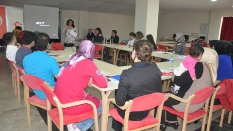 Düzce'de Aile Eğitici Eğitimleri Başladı