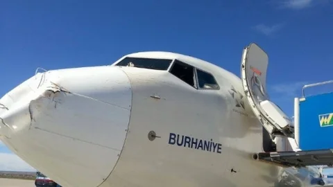 Nevşehir'de Uçak Kuş Sürüsüne Çarptı