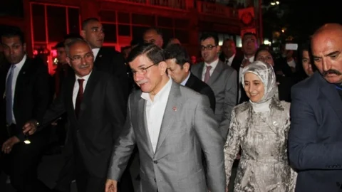 Başbakan Davutoğlu Iğdır'da Ziyaretlerde Bulundu