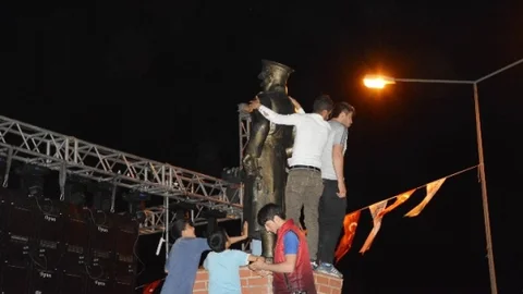 Mustafa Ceceli Konserinde Gerginlikler Yaşandı