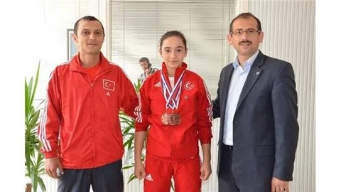 Düzce'li Halterci Nuray Levent Kampta