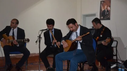 Muş’ta Öğrencilerden Müzik Dinletisi