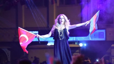 Tarsus'ta Türk ve Azeri Sanatçılar Konser Verdi