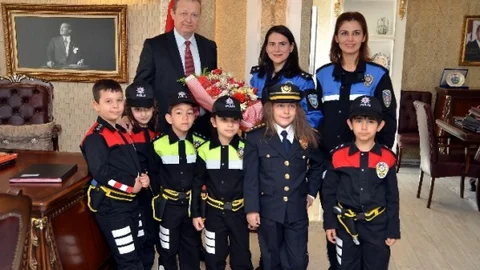 Gümüşhane'de Minik Polisler Vali'yi Ziyaret Etti