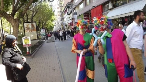 Eskişehir'de Palyaço Öğrenciler