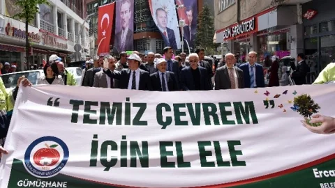 Gümüşhane'de Çevre Yürüyüşü Gerçekleştirildi