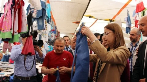 Sakarya'da Bakan İslam Halk Pazarında