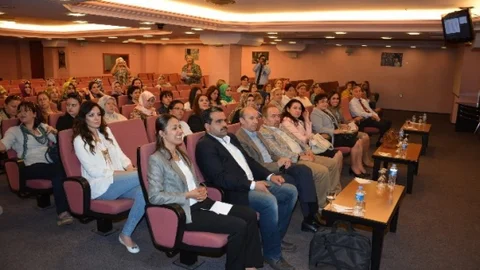 AK Parti İzmir Kadın Kolları Eğitim Toplantısı