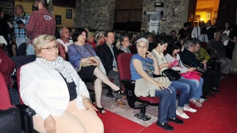 Ayvalık'ta Tiyatro Festivali Coşkusu