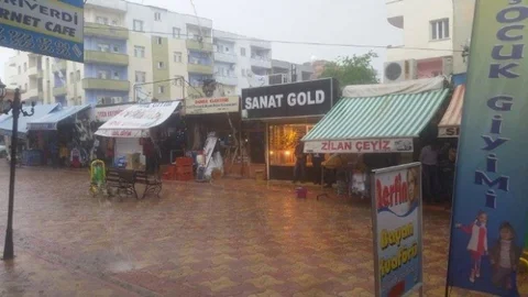 İdil'de Dolu Yağışı Etkili Oldu