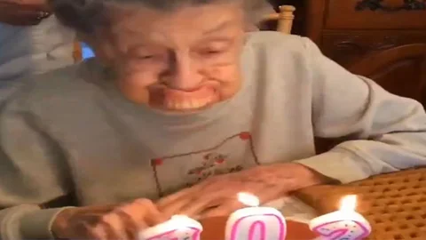 102 Yaşında Eğlenceli Doğum Günü Anısı