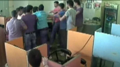 Suriyelilerin İnternet Kafe Baskını İzmir'de Yaşandı