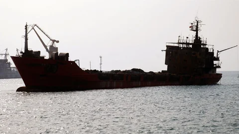 İran, Singapur Gemisine Saldırdı