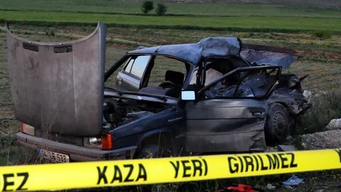 Uşak'ta Trafik Kazası: 1 Ölü, 2 Yaralı