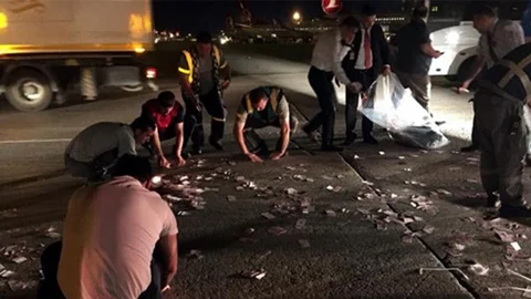 Para Torbası Patladı, Paralar Saçıldı