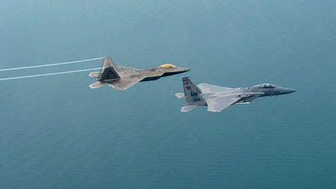 Türk F-16'ya Yunan Uçaklarından Taciz