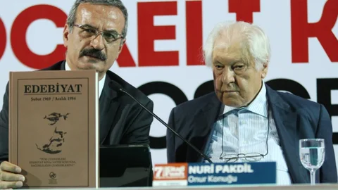 Nuri Pakdil Kocaeli'de Kitapseverlerle Buluştu