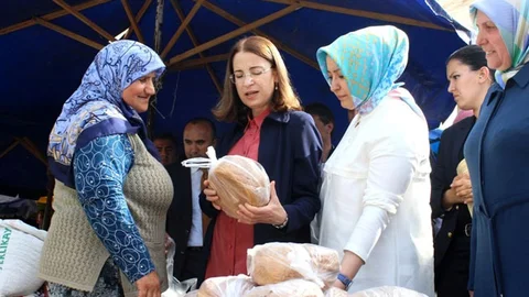 Bakan İslam Serdivan'da Sosyete Pazarını Ziyaret Etti