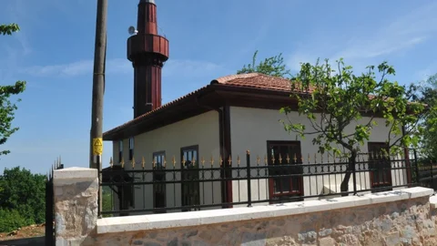 Düzce'de Tarihi Cami Yenilendi