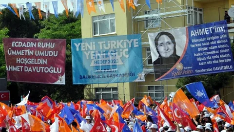 Balıkesir'de Başbakan Davutoğlu'na Karşılama