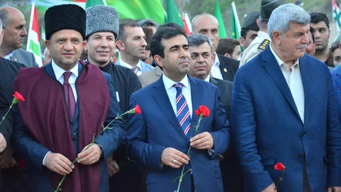 Çerkezler Atalarını Anma Töreni Düzenledi