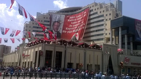 Cumhurbaşkanı İçin Dev Pankart Hazırlandı