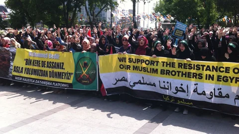 Fatih'te Mursi İdam Kararına Protesto