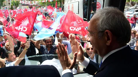 Kılıçdaroğlu Trafikte Beklemek Zorunda Kaldı
