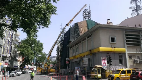 Dev Anten Kulesi Söküldü