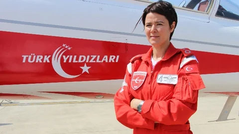 Türk Yıldızları'nda İlk Kadın Pilot Uçuşa Hazır