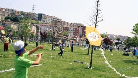 Kağıthane'de Renkli Uçurtma Şenliği Gerçekleşti