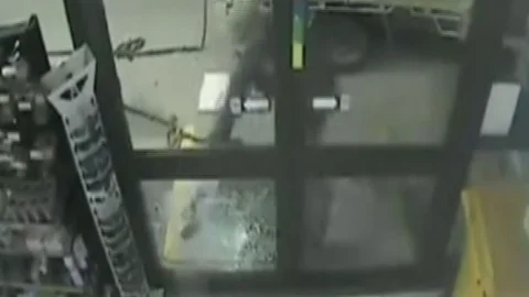 Hırsızın Beceriksizliği Kameralara Yansıdı