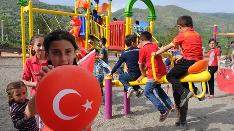 Amasya Aydınlık Köyü'nde Çocuk Parkı Açıldı