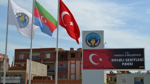 Turgutlu'da Azerbaycan Bayrağı Ters Asıldı