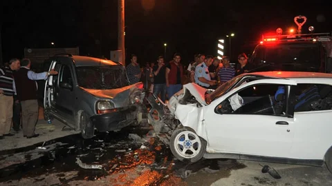 İznik'te Trafik Kazası 8 Yaralı