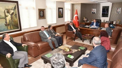 Kartepe Muhtarlarından Başkan Üzülmez'e Destek Ziyareti