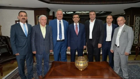 İzmit Kamu Hizmetleri Derneği'nden Vali'ye Ziyaret