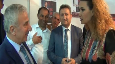 Ganire Paşayeva Malatya'da Kitaplarını İmzaladı