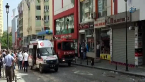 Adana'da HDP Binalarına Saldırı Yapıldı