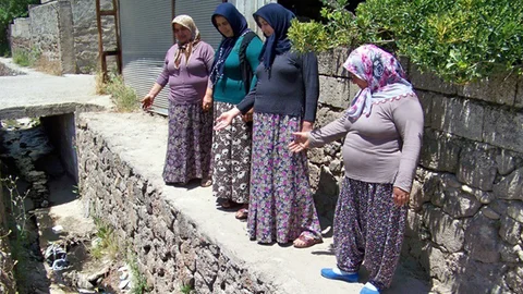 Hatay Hassa'da Kadınların Su Kanalı Tepkisi