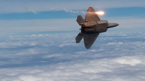 Suudi Arabistan Yemen'e Hava Saldırısı Başlattı