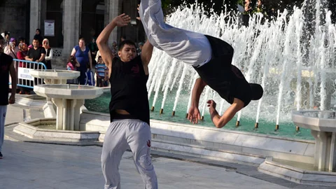 Filistinli Gençlerin Dans Gösterisinde Kaza