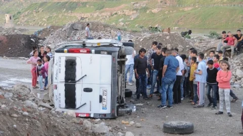 Cizre'de Kamyonet Takla Attı